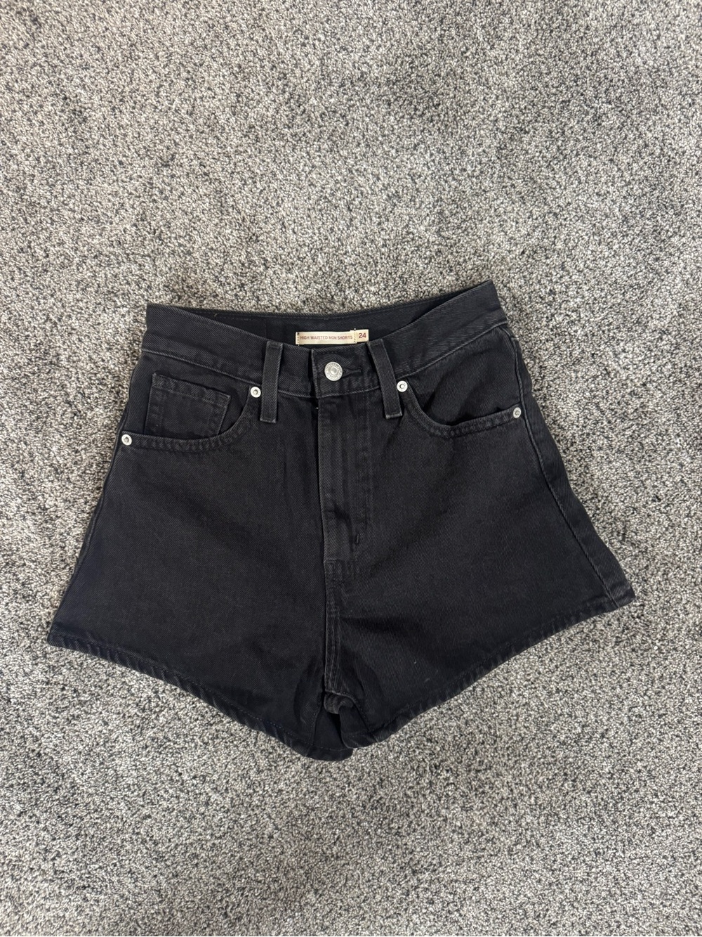 Levi’s High Waisted Mom Shorts – Women’s Black Denim – Size 24 – Regular Fit